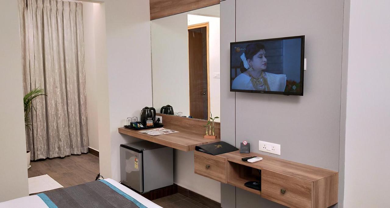Park Iris Hotels, Mg Road Vijayawada Exterior photo